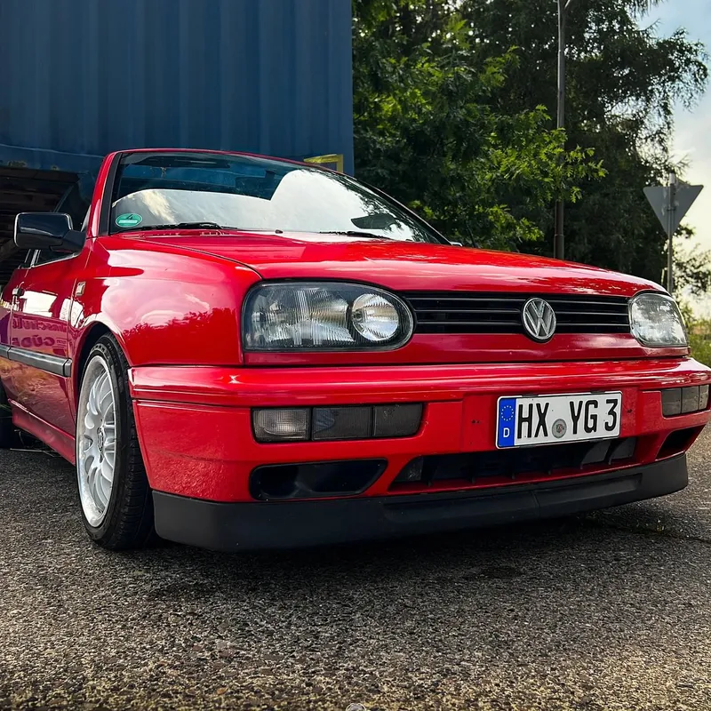Rotes VW Golf 3 Cabrio nach der Aufbereitung