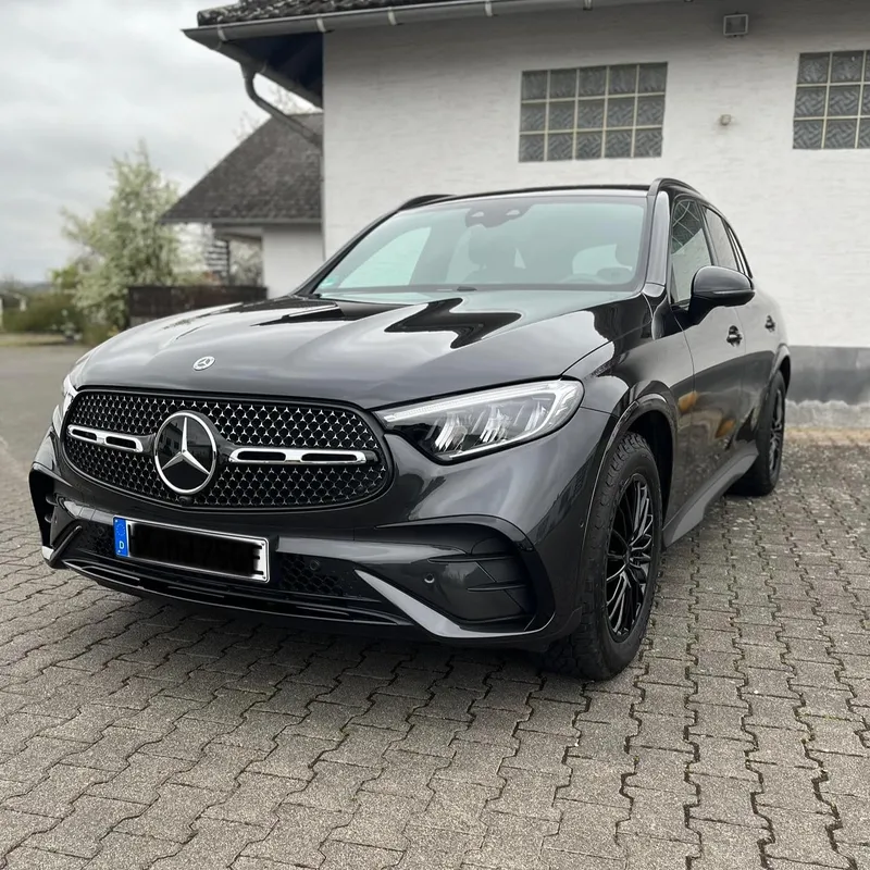 Grauer Mercedes GLC nach der Aufbereitung